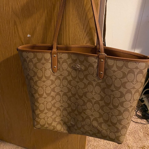 ‼️FREE MK RAIN BOOTS‼️ - Picture 2 of 3